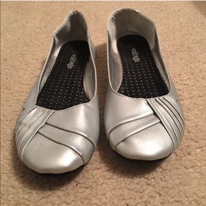 Silver flats ♥️